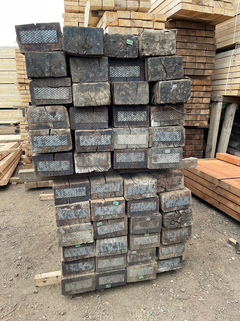 Load image into Gallery viewer, Gr A++ Reclaimed Oak Railway Sleepers (2600 x 250mm x 150mm)
