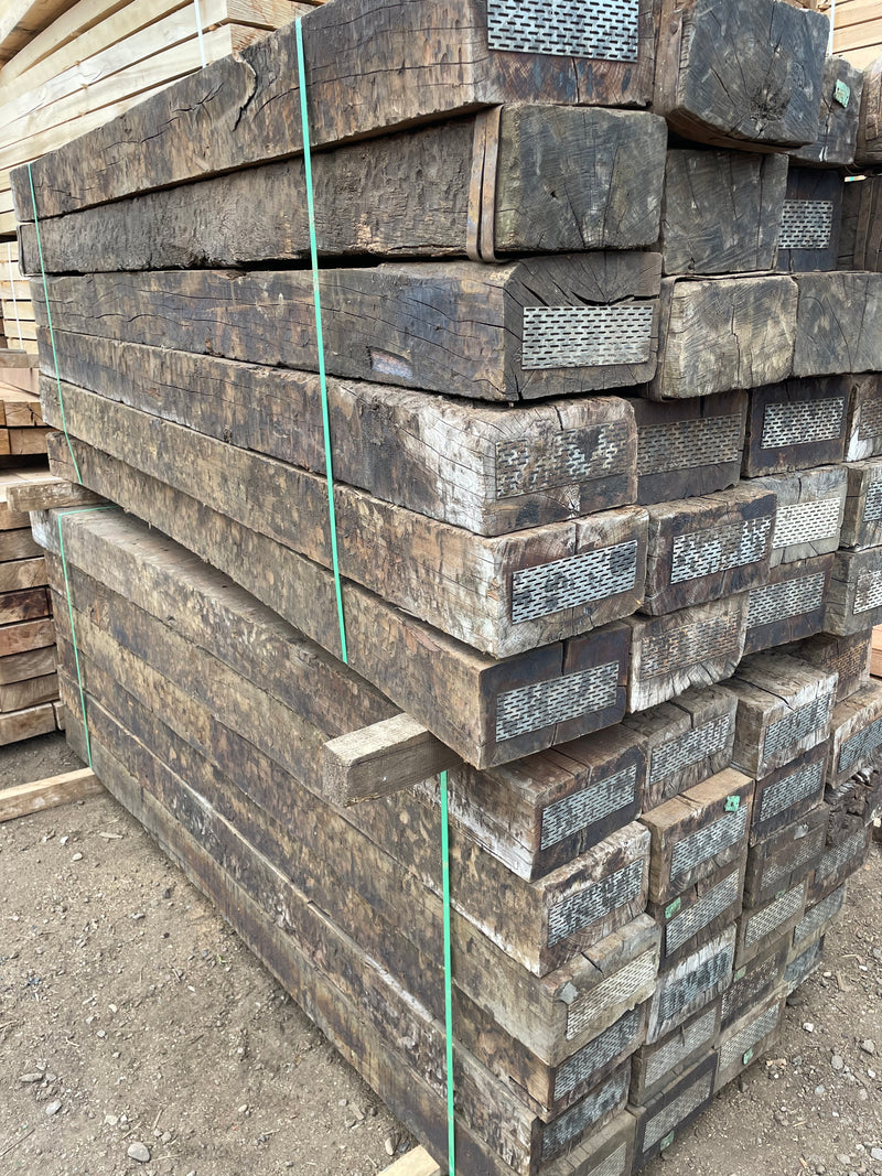 Load image into Gallery viewer, Gr A++ Reclaimed Oak Railway Sleepers (2600 x 250mm x 150mm)
