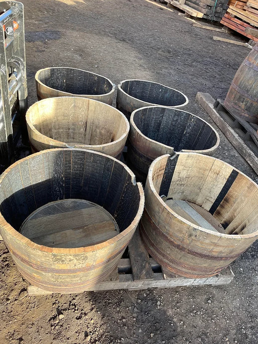 SOLID WOODEN OAK WHISKEY PLANTER (CUT OUT OF A 185L BARREL)